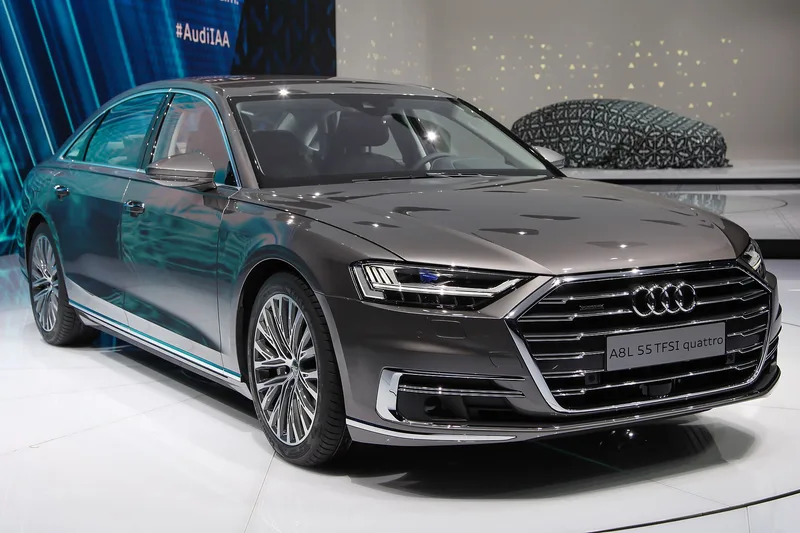 ภาพรถ Audi A8 L ตัวถัง D5 (2018-ปัจจุบัน) คันจริง ใช้ประกอบการเลือกไซซ์ยางให้ตรงรุ่น