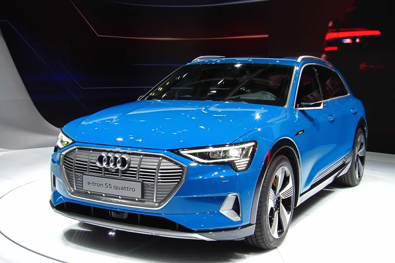 ภาพรถ Audi e-tron / e-tron Sportback ตัวถัง GE (2019-2023) คันจริง ใช้ประกอบการเลือกรุ่น
