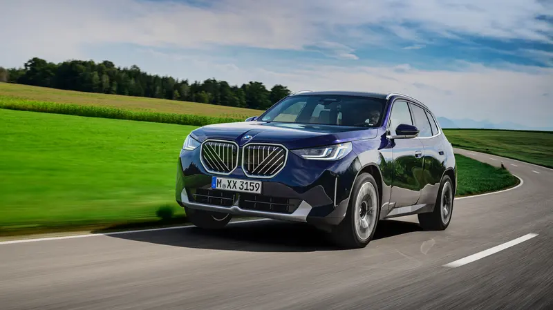 ภาพรถ BMW X3 ของแท้จากสื่อทางการของผู้ผลิต ใช้ประกอบการเลือกไซซ์ยางให้ตรงรุ่น