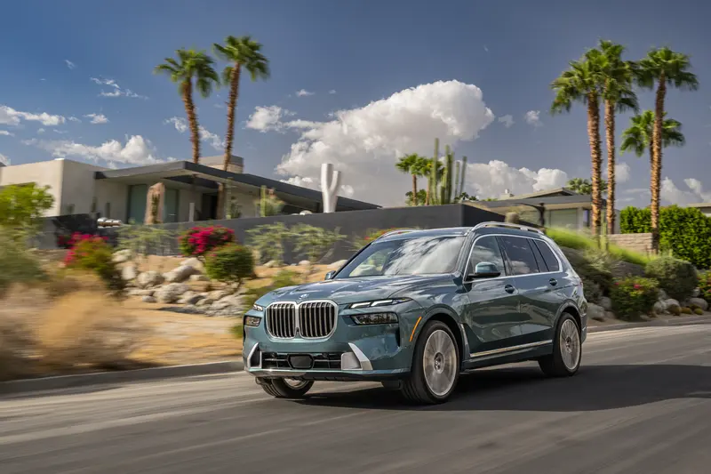 ภาพรถ BMW X7 ของแท้จากสื่อทางการของผู้ผลิต ใช้ประกอบการเลือกรุ่น