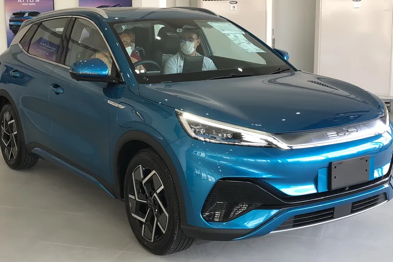 ภาพรถ BYD Atto 3 ล็อตแรก (2022-2024) คันจริง ใช้ประกอบการเลือกไซซ์ยางให้ตรงรุ่น