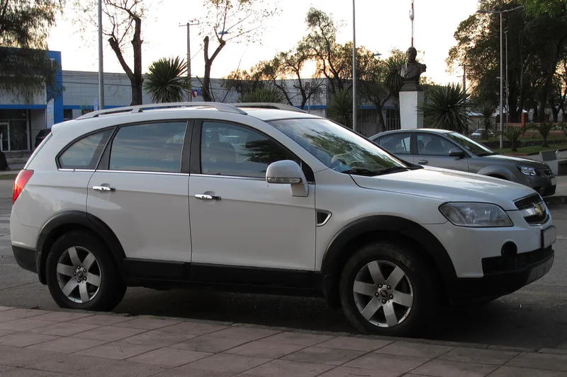 ภาพรถ Chevrolet Captiva รุ่นแรก (C100) 2007-2011 คันจริง ใช้ประกอบการเลือกไซซ์ยางให้ตรงรุ่น