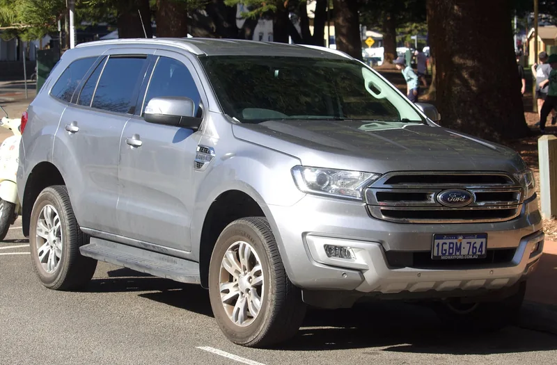 Ford Everest ตัวถัง UA ช่วงปี 2015-2022 ที่ต้องเลือกระหว่างรายการโช้ค Profender สองรายการ