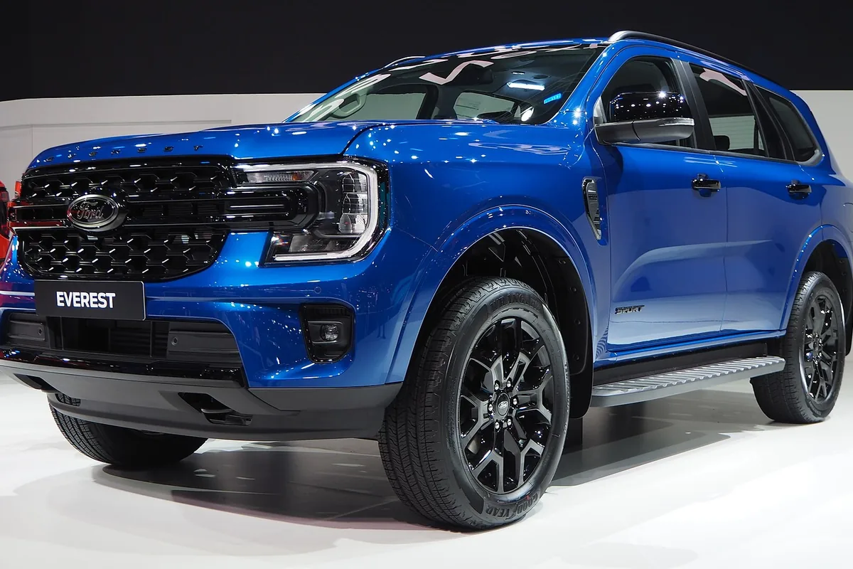 ภาพรถ Ford Everest ของแท้จากสื่อทางการของผู้ผลิต ใช้ประกอบการเลือกไซซ์ยางให้ตรงรุ่น
