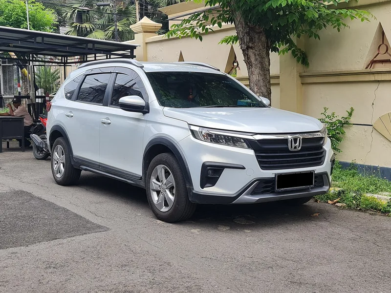 ภาพรถ Honda BR-V คันจริง ใช้ประกอบการเลือกไซซ์ยางให้ตรงรุ่น