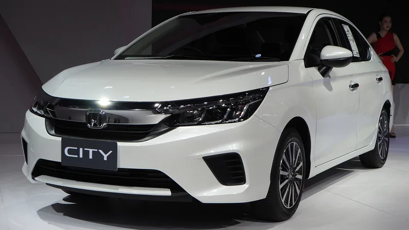 ภาพรถ Honda City / City Hatchback คันจริง ใช้ประกอบการเลือกไซซ์ยางให้ตรงรุ่น