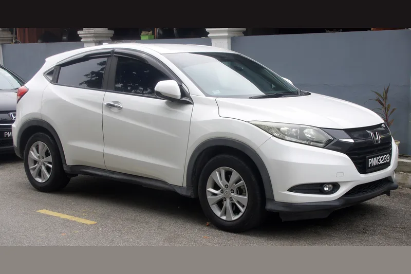 ภาพรถ Honda HR-V รุ่นแรก (RU) 2014-2021 คันจริง ใช้ประกอบการเลือกไซซ์ยางให้ตรงรุ่น