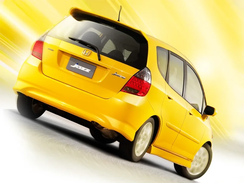 Honda Jazz แฮทช์แบ็กที่มีรายการโช้ค Profender DRIFT และ FITZ GE GK