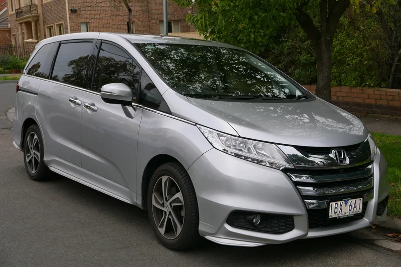 ภาพรถ Honda Odyssey (RC) 2013-2022 คันจริง ใช้ประกอบการเลือกไซซ์ยางให้ตรงรุ่น