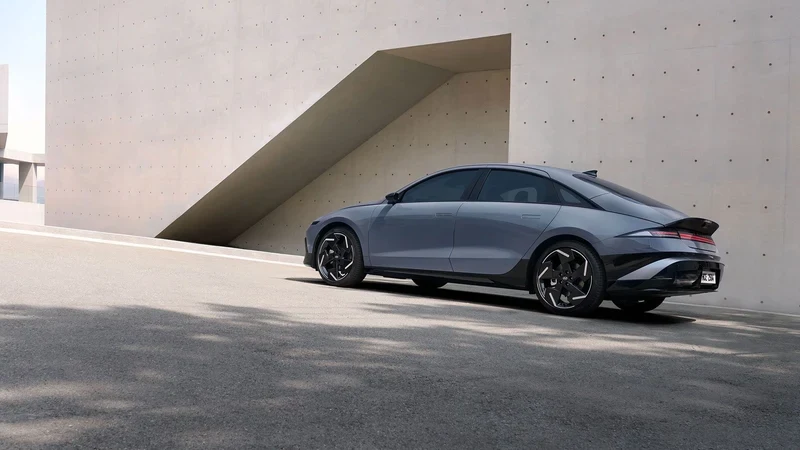 ภาพรถ Hyundai Ioniq 6 ของแท้จากสื่อทางการของผู้ผลิต ใช้ประกอบการเลือกรุ่น