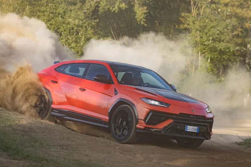 ภาพรถ Lamborghini Urus Performante ของแท้จากสื่อทางการของผู้ผลิต ใช้ประกอบการเลือกรุ่น