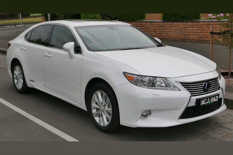 ภาพรถ Lexus ES 300h ตัวถัง XV60 (2013-2018) คันจริง ใช้ประกอบการเลือกรุ่น