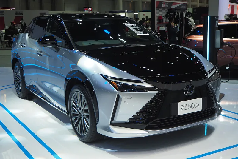 ภาพรถ Lexus RZ (2023-ปัจจุบัน) คันจริง ใช้ประกอบการเลือกไซซ์ยางให้ตรงรุ่น
