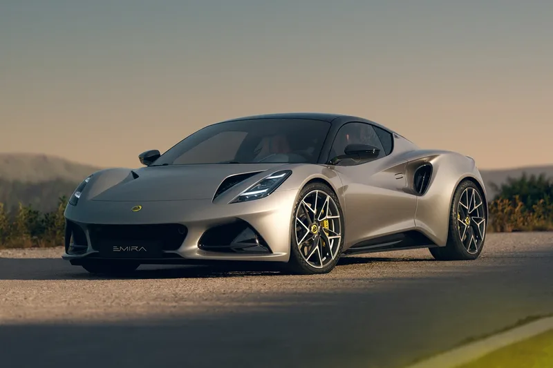ภาพรถ Lotus Emira ของแท้จากสื่อทางการของผู้ผลิต ใช้ประกอบการเลือกไซซ์ยางให้ตรงรุ่น