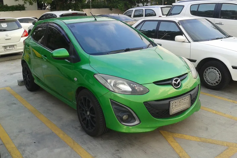 ภาพรถ Mazda2 ตัวถัง DE (2009-2014) คันจริง ใช้ประกอบการเลือกไซซ์ยางให้ตรงรุ่น