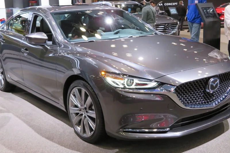 ภาพรถ Mazda6 คันจริง ใช้ประกอบการเลือกรุ่น