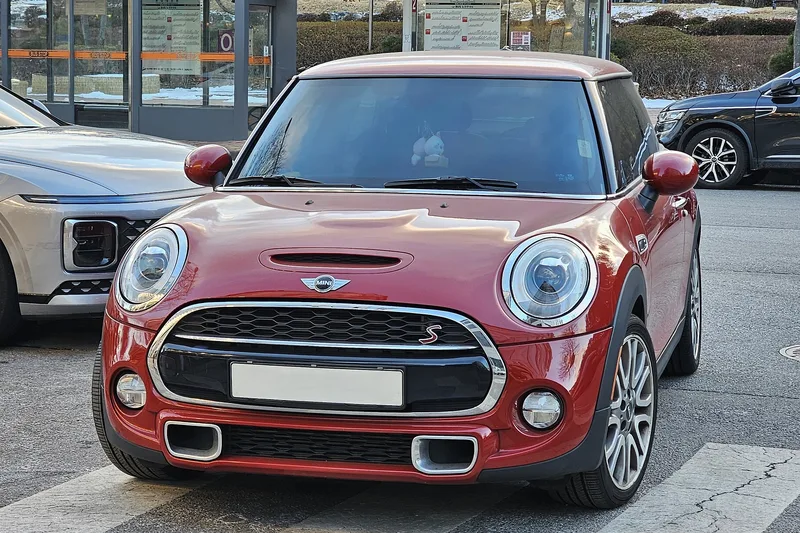 ภาพรถ Mini Cooper Hatch 3 ประตู ตัวถัง F56 (2014-2023) คันจริง ใช้ประกอบการเลือกรุ่น