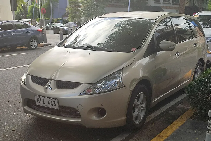 ภาพรถ Mitsubishi Space Wagon รุ่นที่ 3 (2004-2012) คันจริง ใช้ประกอบการเลือกไซซ์ยางให้ตรงรุ่น
