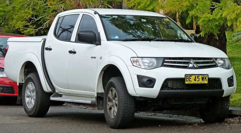 ภาพรถ Mitsubishi Triton รุ่นเก่า คันจริง ใช้ประกอบการเลือกไซซ์ยางให้ตรงรุ่น