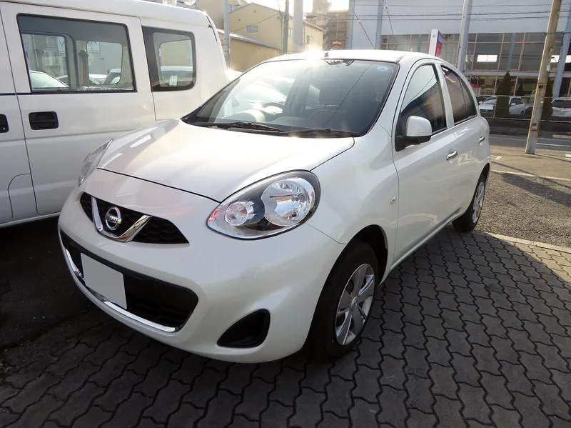 ภาพรถ Nissan March คันจริง ใช้ประกอบการเลือกไซซ์ยางให้ตรงรุ่น