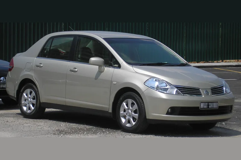 ภาพรถ Nissan Tiida Latio ตัวถัง C11 (2006-2012) คันจริง ใช้ประกอบการเลือกไซซ์ยางให้ตรงรุ่น