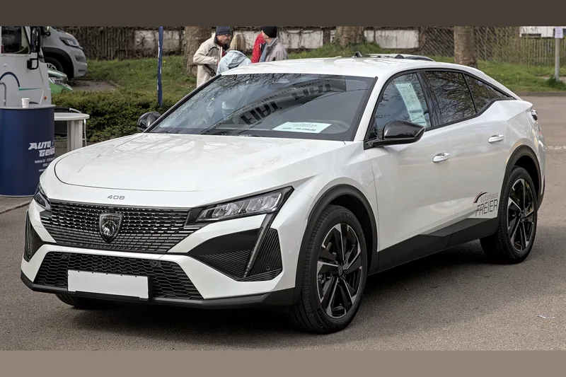 ภาพรถ Peugeot 408 รุ่นที่ 3 (2023-ปัจจุบัน) คันจริง ใช้ประกอบการเลือกไซซ์ยางให้ตรงรุ่น
