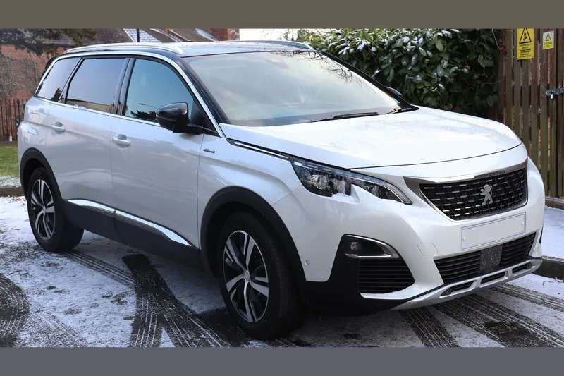 ภาพรถ Peugeot 5008 รุ่นที่ 2 (2017-2024) คันจริง ใช้ประกอบการเลือกรุ่น