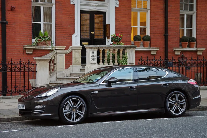 ภาพรถ Porsche Panamera ตัวถัง 970 (2009-2016) คันจริง ใช้ประกอบการเลือกรุ่น
