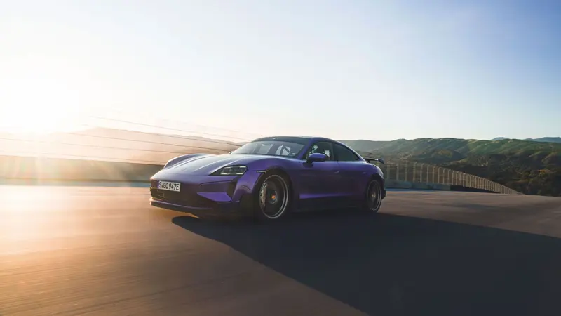 ภาพรถ Porsche Taycan ของแท้จากสื่อทางการของผู้ผลิต ใช้ประกอบการเลือกรุ่น