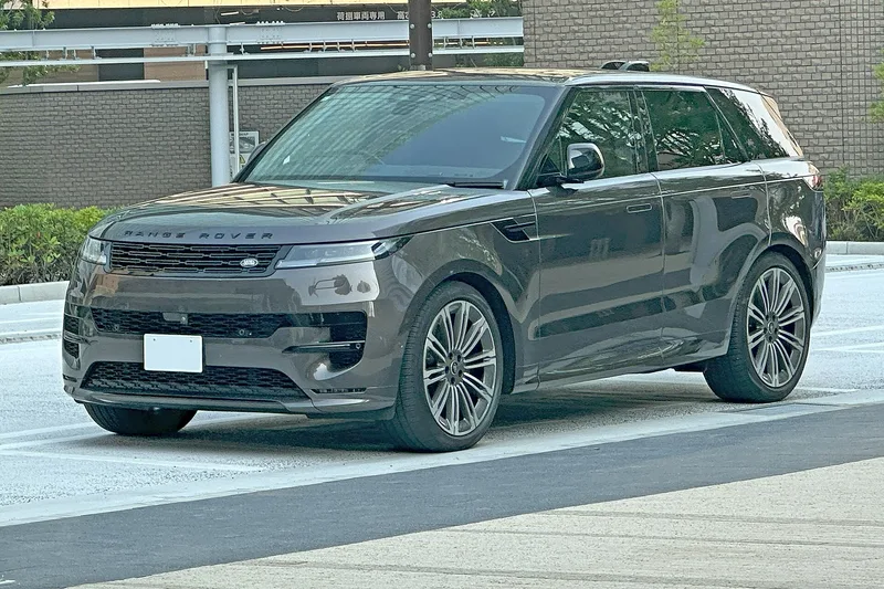ภาพรถ Range Rover Sport ตัวถัง L461 (2022-ปัจจุบัน) คันจริง ใช้ประกอบการเลือกไซซ์ยางให้ตรงรุ่น