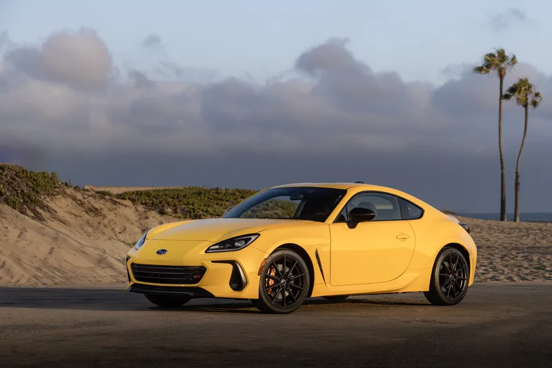ภาพรถ Subaru BRZ ของแท้จากสื่อทางการของผู้ผลิต ใช้ประกอบการเลือกรุ่น