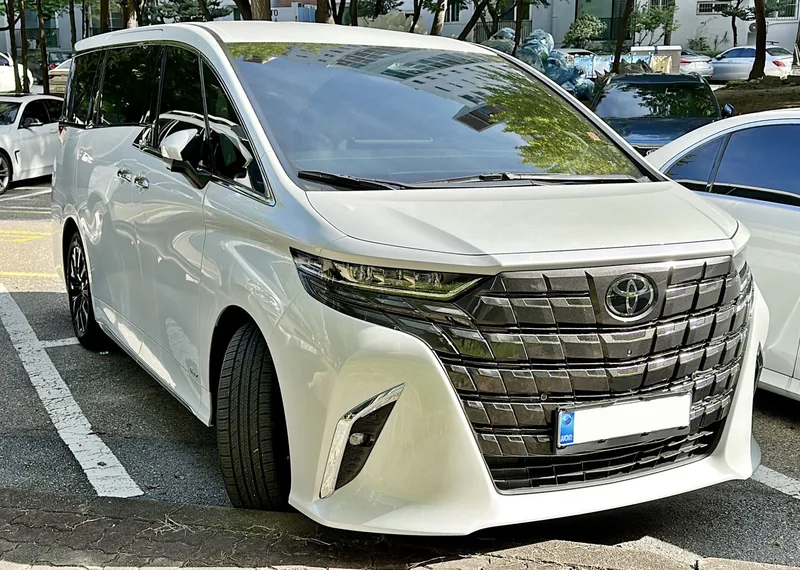 ภาพรถ Toyota Alphard คันจริง ใช้ประกอบการเลือกรุ่น