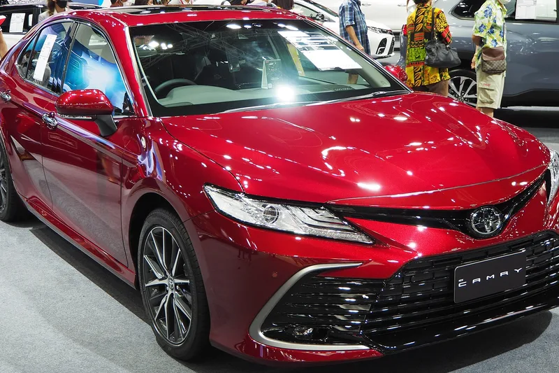 ภาพรถ Toyota Camry (XV70) คันจริง ใช้ประกอบการเลือกไซซ์ยางให้ตรงรุ่น