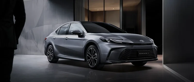ภาพรถ Toyota Camry ของแท้จากสื่อทางการของผู้ผลิต ใช้ประกอบการเลือกไซซ์ยางให้ตรงรุ่น