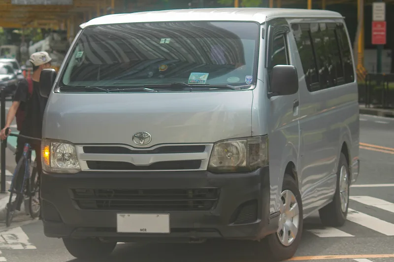 ภาพรถ Toyota HiAce / Commuter H200 (2005-2019) คันจริง ใช้ประกอบการเลือกรุ่น
