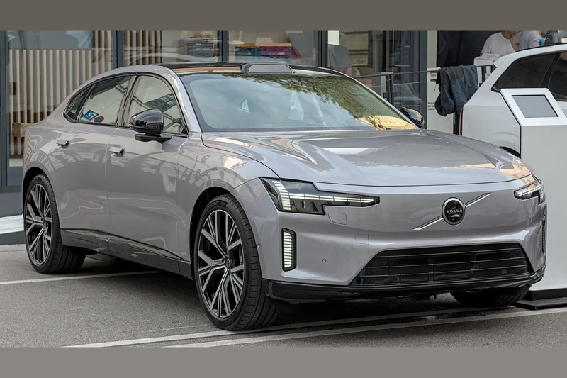 ภาพรถ Volvo ES90 (2026-ปัจจุบัน) คันจริง ใช้ประกอบการเลือกไซซ์ยางให้ตรงรุ่น