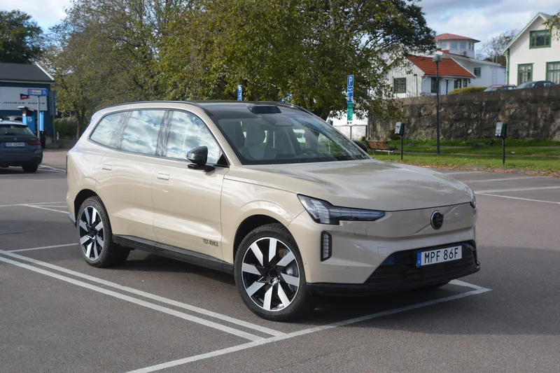 ภาพรถ Volvo EX90 (2025-ปัจจุบัน) คันจริง ใช้ประกอบการเลือกรุ่น