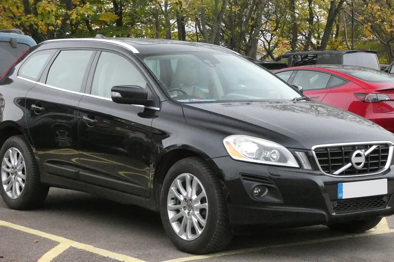 ภาพรถ Volvo XC60 รุ่นแรก (2009-2017) คันจริง ใช้ประกอบการเลือกไซซ์ยางให้ตรงรุ่น
