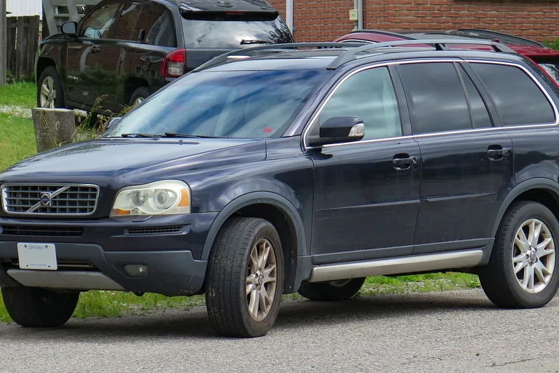 ภาพรถ Volvo XC90 รุ่นแรก (2003-2014) คันจริง ใช้ประกอบการเลือกรุ่น