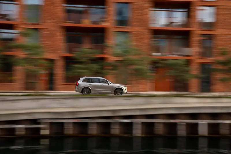ภาพรถ Volvo XC90 ของแท้จากสื่อทางการของผู้ผลิต ใช้ประกอบการเลือกไซซ์ยางให้ตรงรุ่น