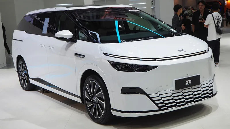 ภาพรถ XPeng X9 คันจริง ใช้ประกอบการเลือกรุ่น