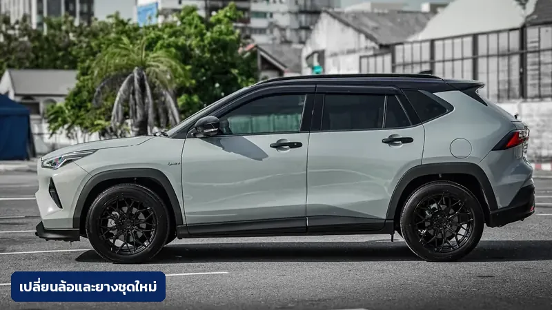รถลูกค้าหลังเปลี่ยนล้อแม็กและยางชุดใหม่ที่ร้าน TAIRODGROUP มุมด้านข้าง